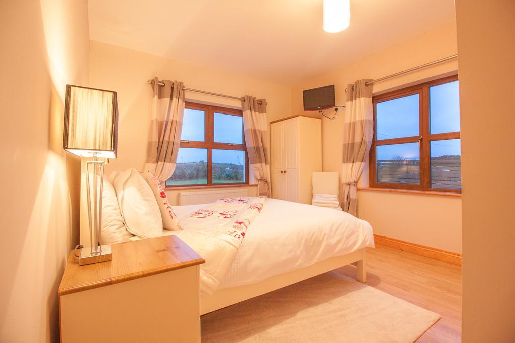 Achill Water'S Edge Bed & Breakfast Doogort ภายนอก รูปภาพ